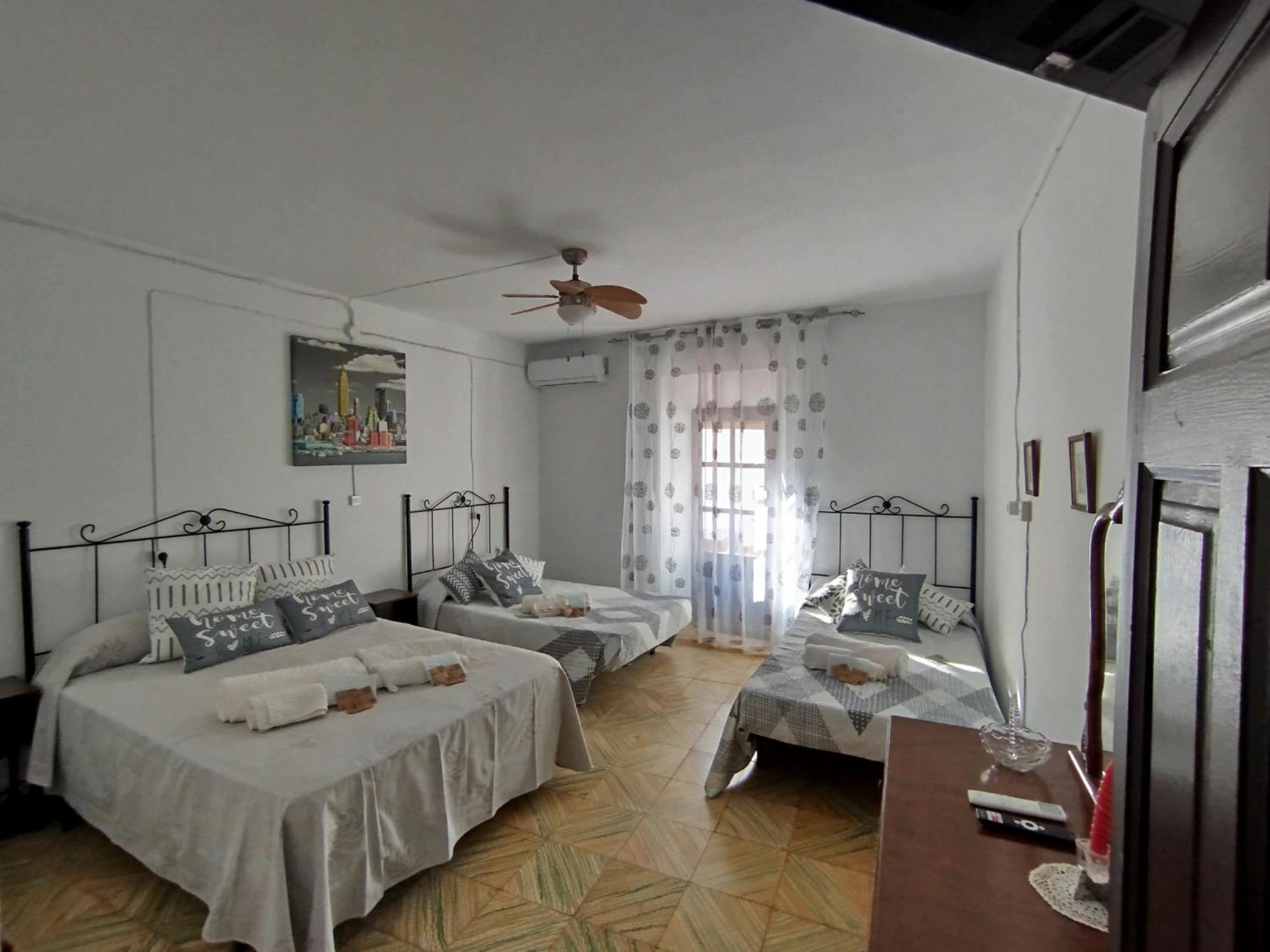 Villa Robles Santisteban del Puerto Luaran gambar