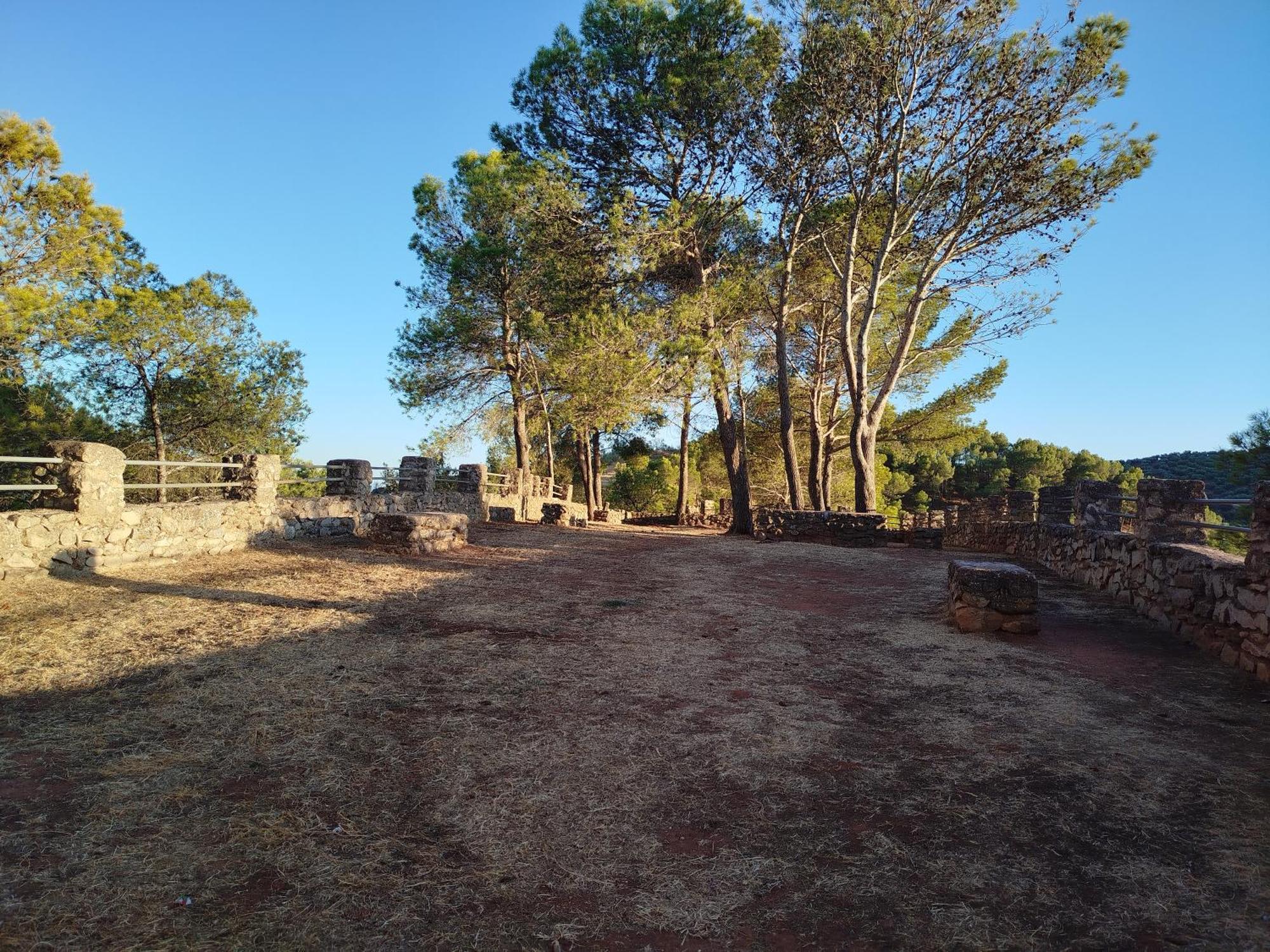Villa Robles Santisteban del Puerto Luaran gambar